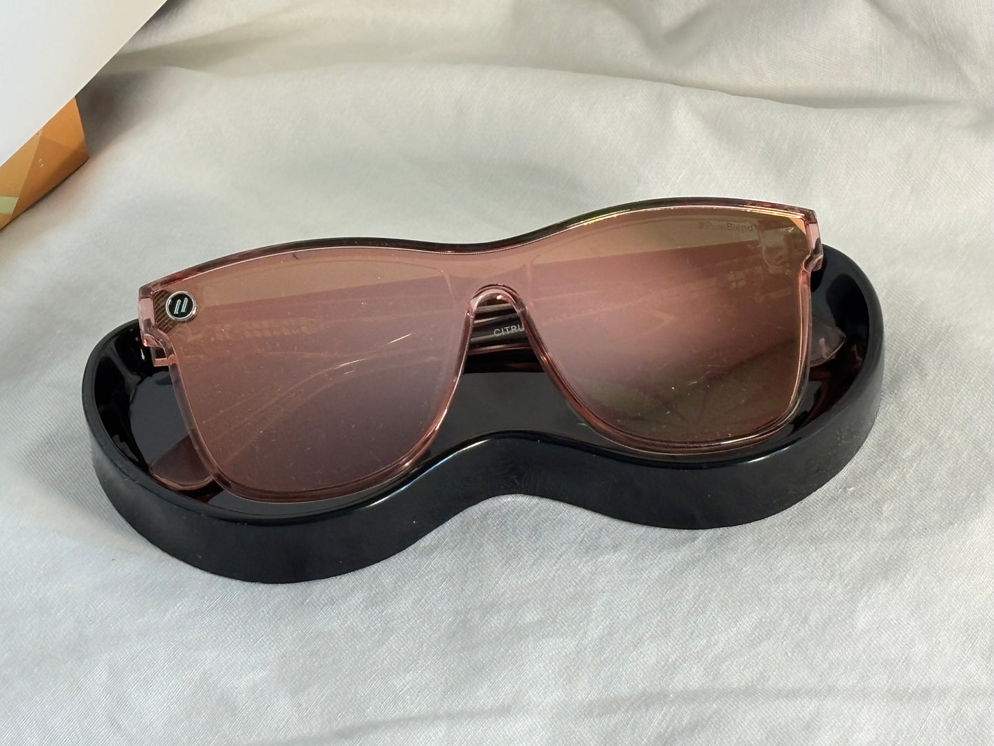 MJ Shades Rest