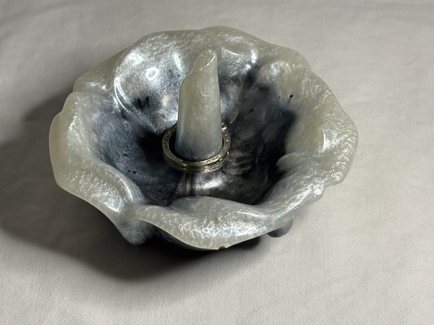 Tuxedo Ring Rest