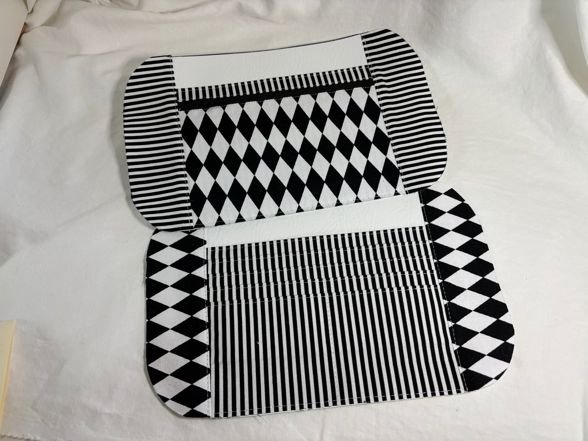 Inside of the purse: 
-top panel: zipper pocket with a slip pocket
- bottom panel: 8 credit cards slots and a slip pocket
