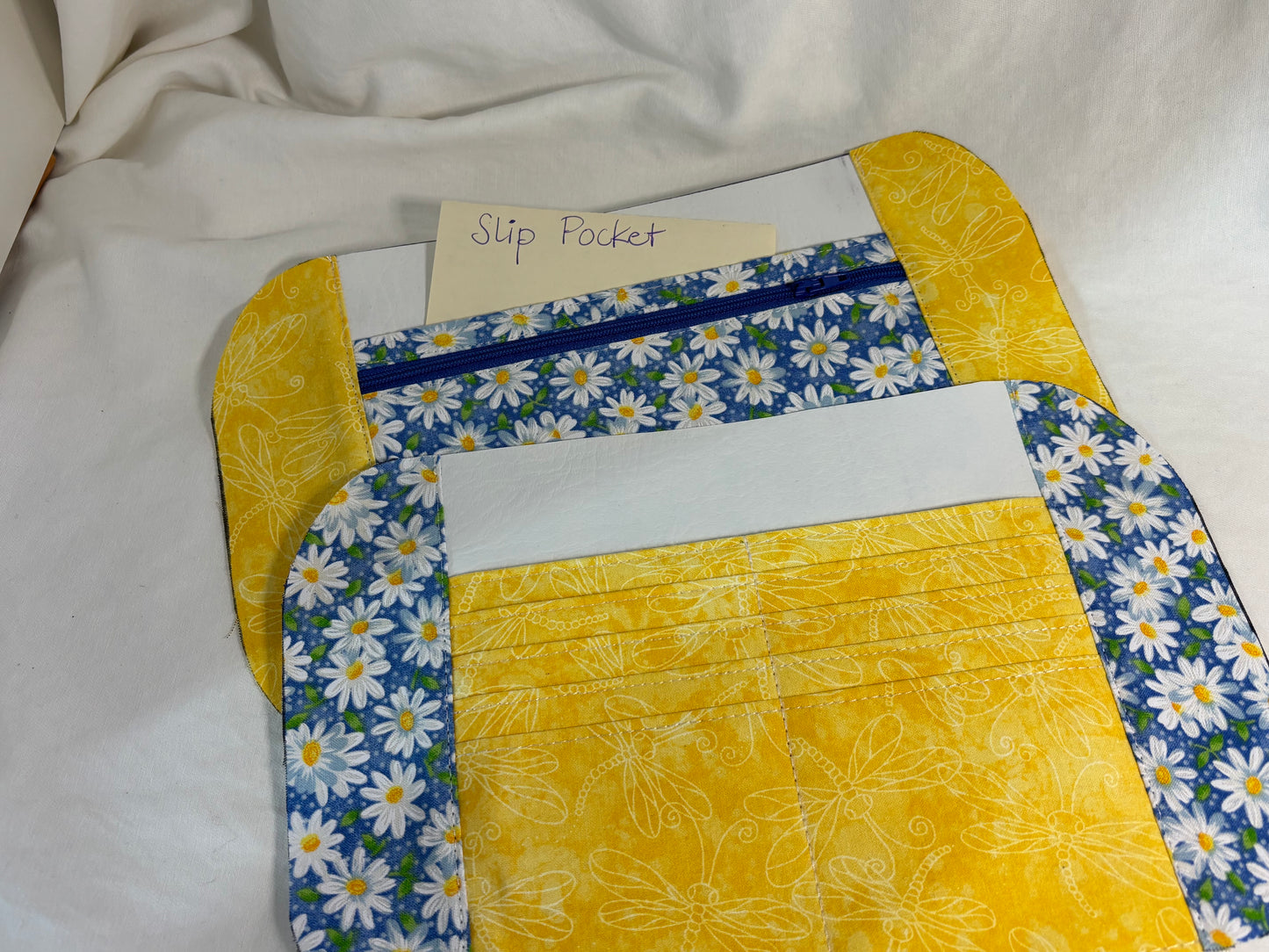 Catalina Cross Body "Daisies"