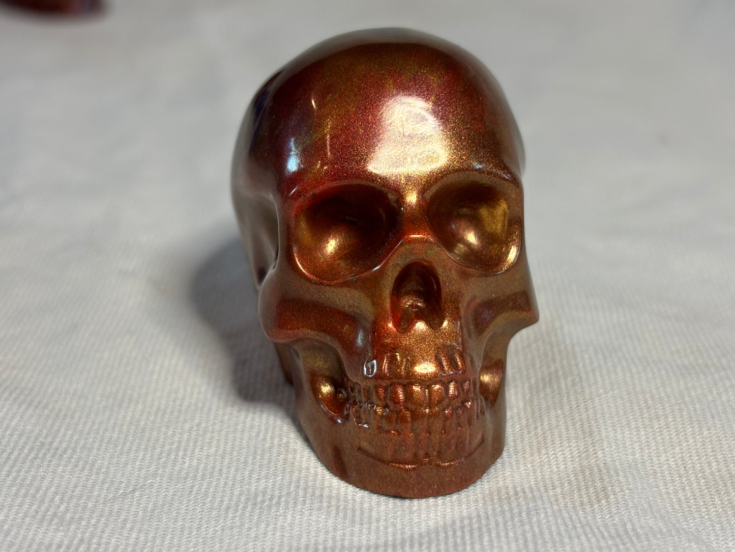 Metallic Chameleon Skull Magenta