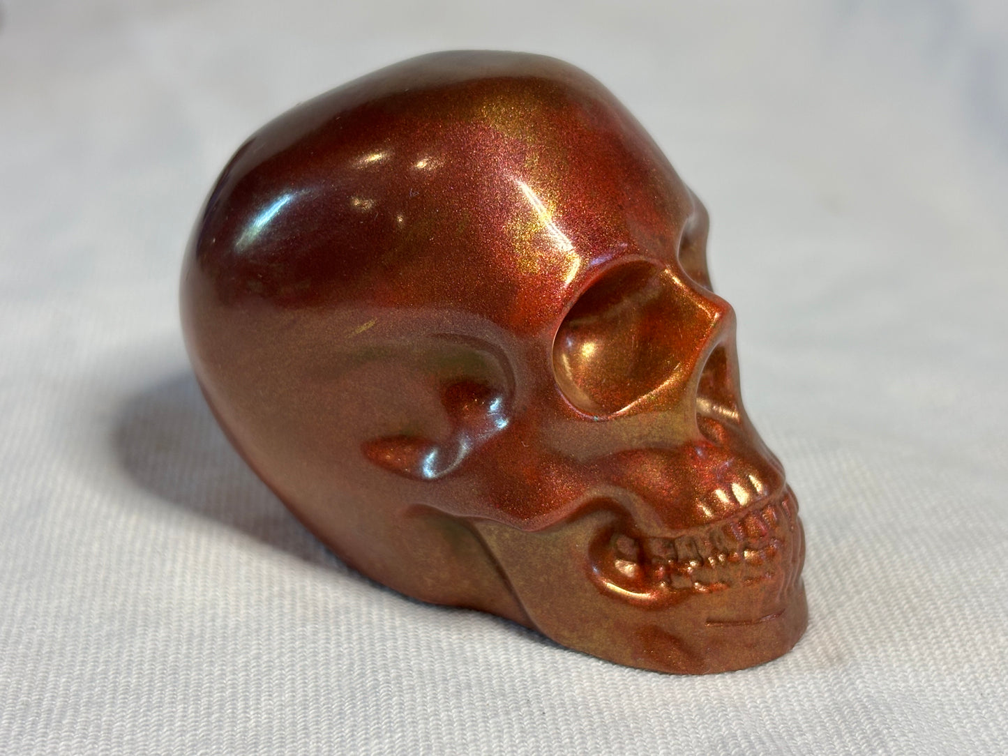 Metallic Chameleon Skull Magenta
