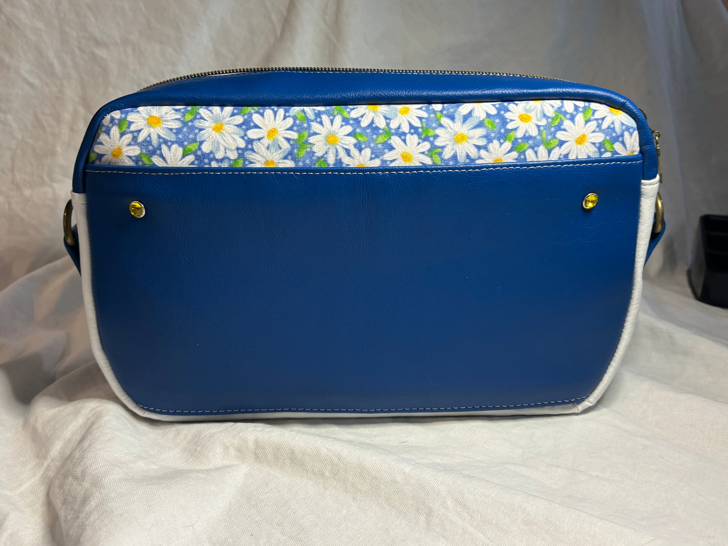 Catalina Cross Body "Daisies"
