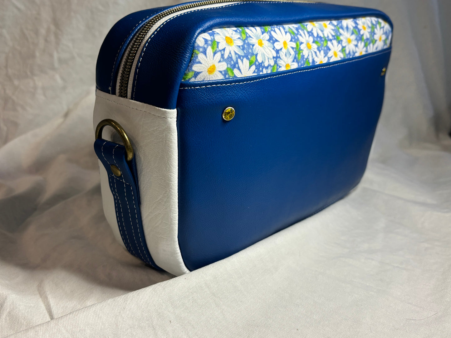 Catalina Cross Body "Daisies"