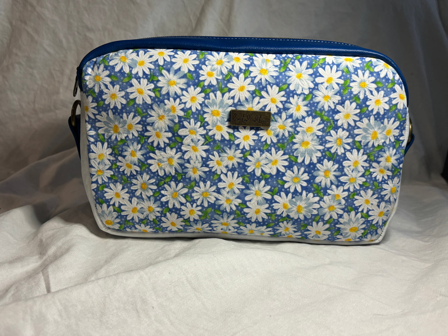 Catalina Cross Body "Daisies"