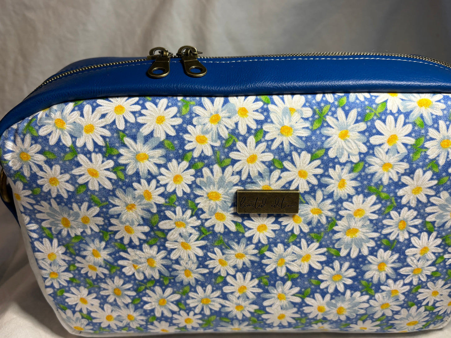 Catalina Cross Body "Daisies"