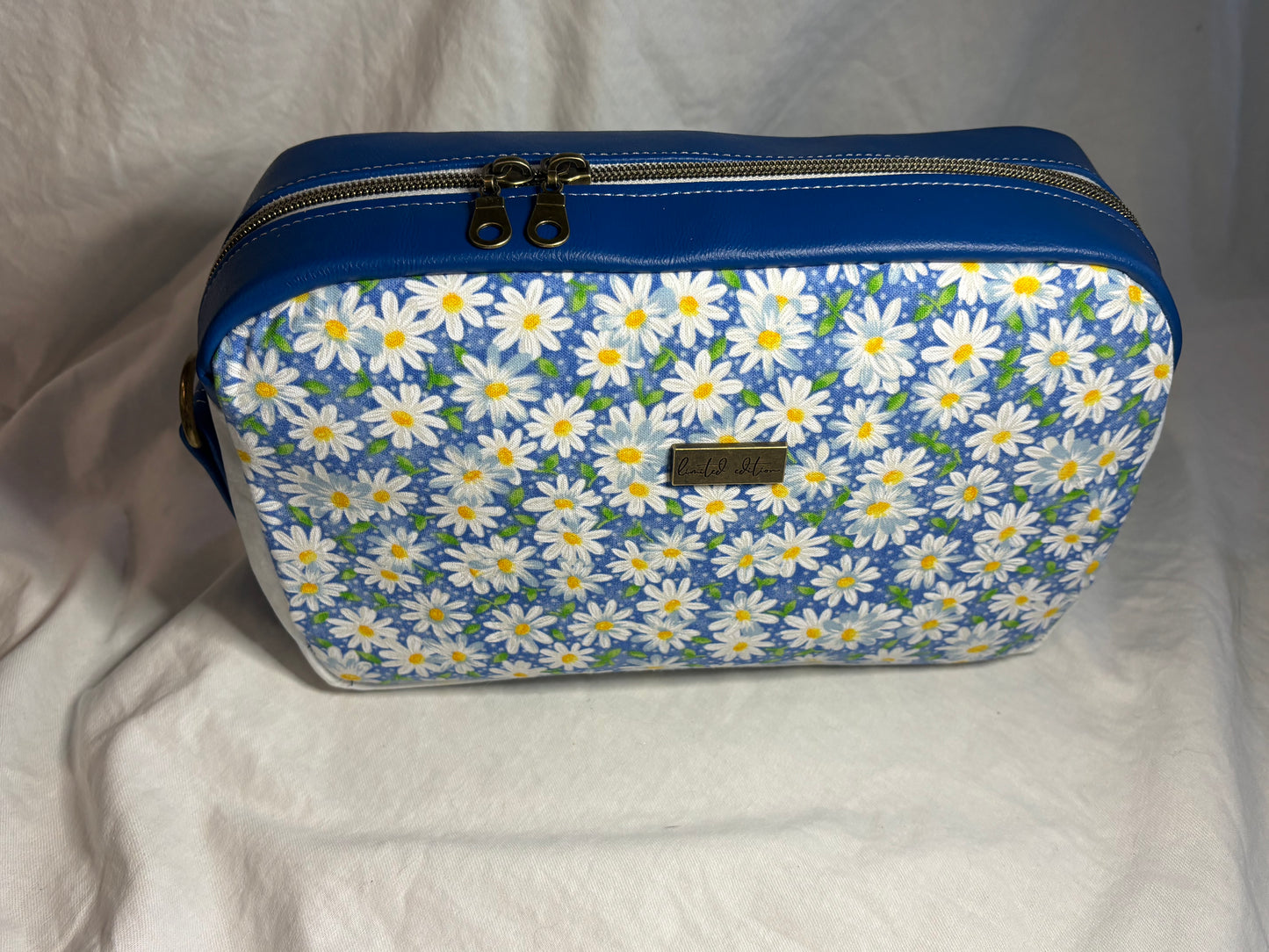 Catalina Cross Body "Daisies"