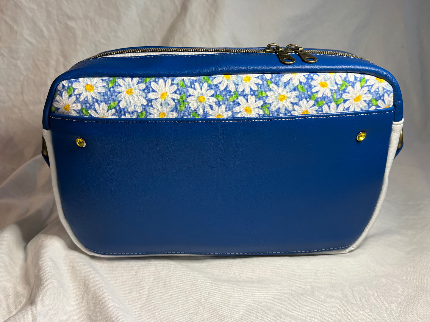 Catalina Cross Body "Daisies"