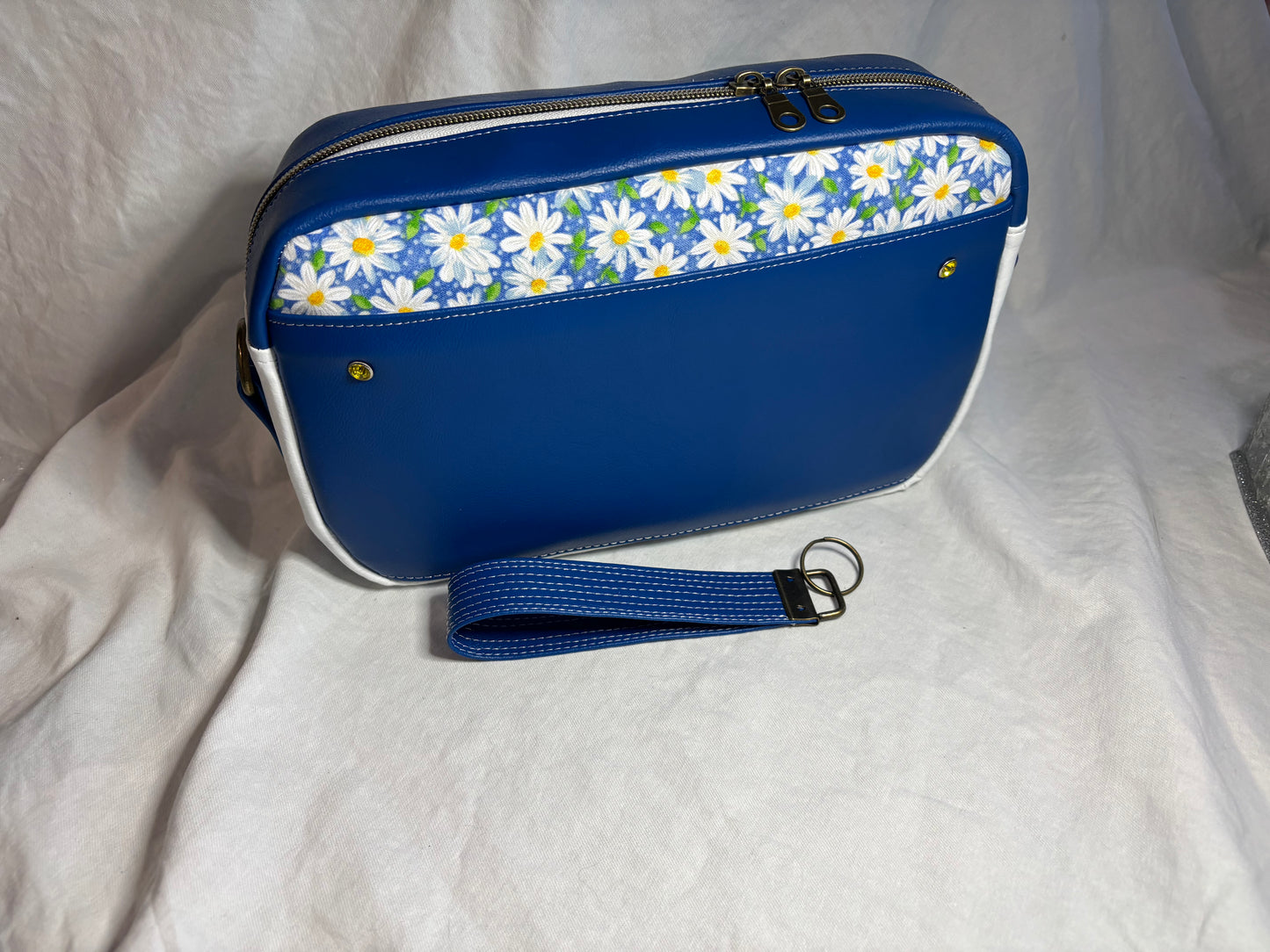 Catalina Cross Body "Daisies"