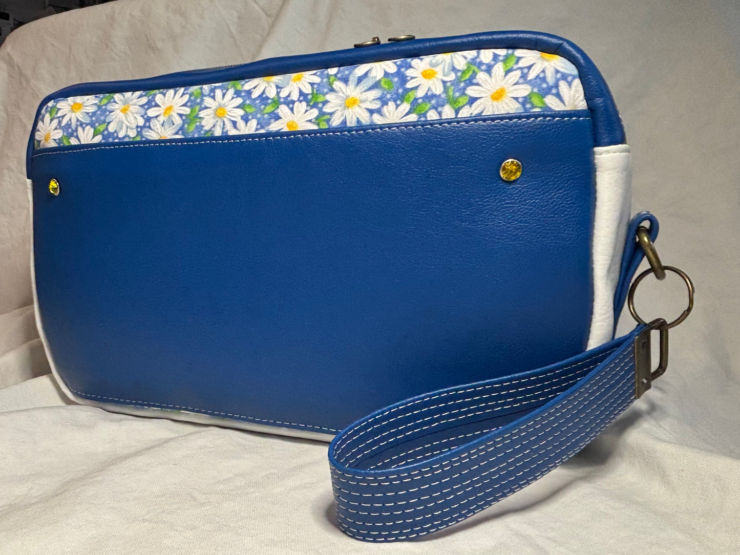 Catalina Cross Body "Daisies"