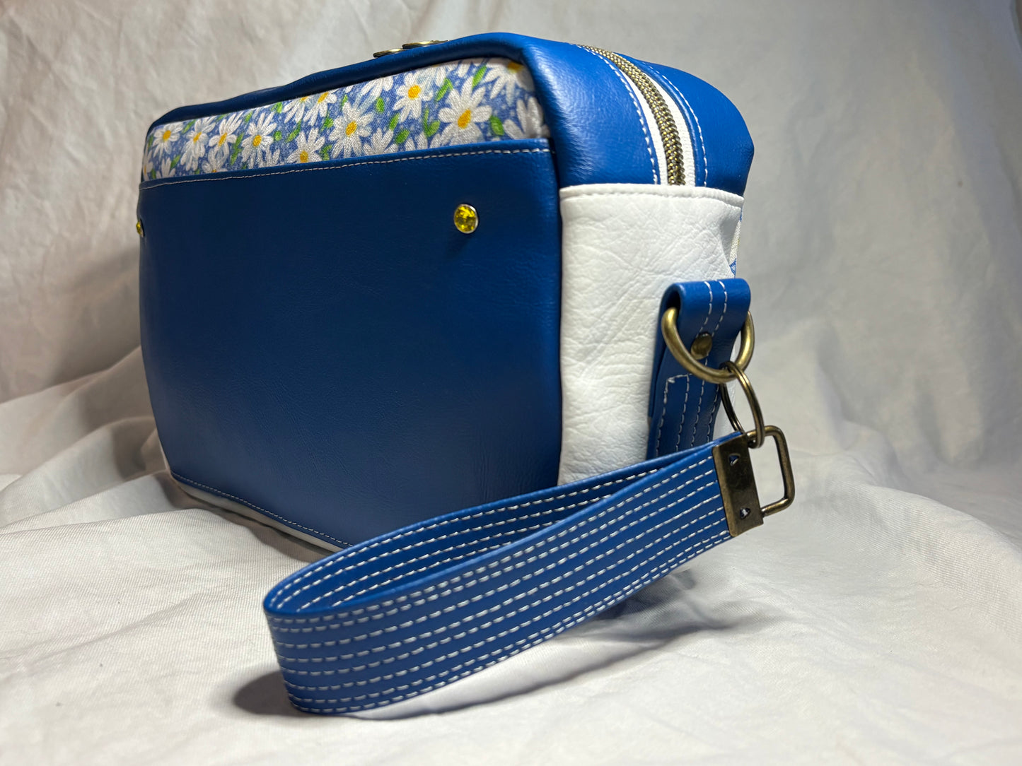 Catalina Cross Body "Daisies"